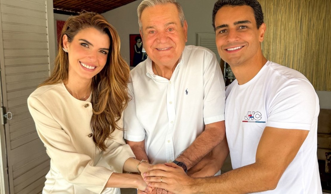 Ronaldo Lessa aparece em foto com JHC e Marina Candia após sumiço nas redes