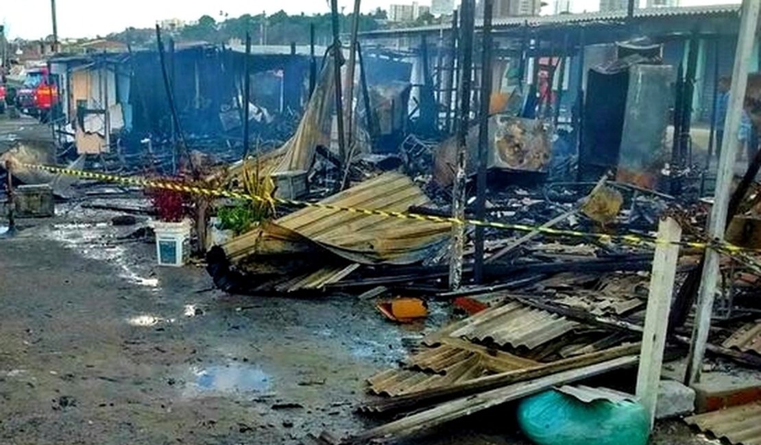 Falta de plano contra incêndio põe em risco comerciantes de Feirinhas em Maceió