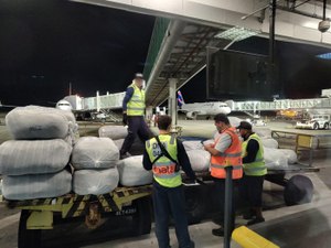 Sefaz flagra mercadorias irregulares no aeroporto Zumbi dos Palmares