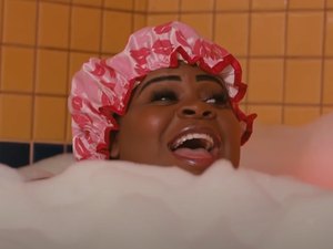 Viral na internet, Jojo Todynho debocha de haters em novo clipe; veja