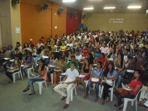 [Vídeo] Estudantes de escolas públicas participam de aulão beneficente na Uneal