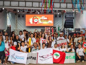 Representando Comissão da Câmara, Teca Nelma defende ensino público em ato da Feira da Reforma Agrária