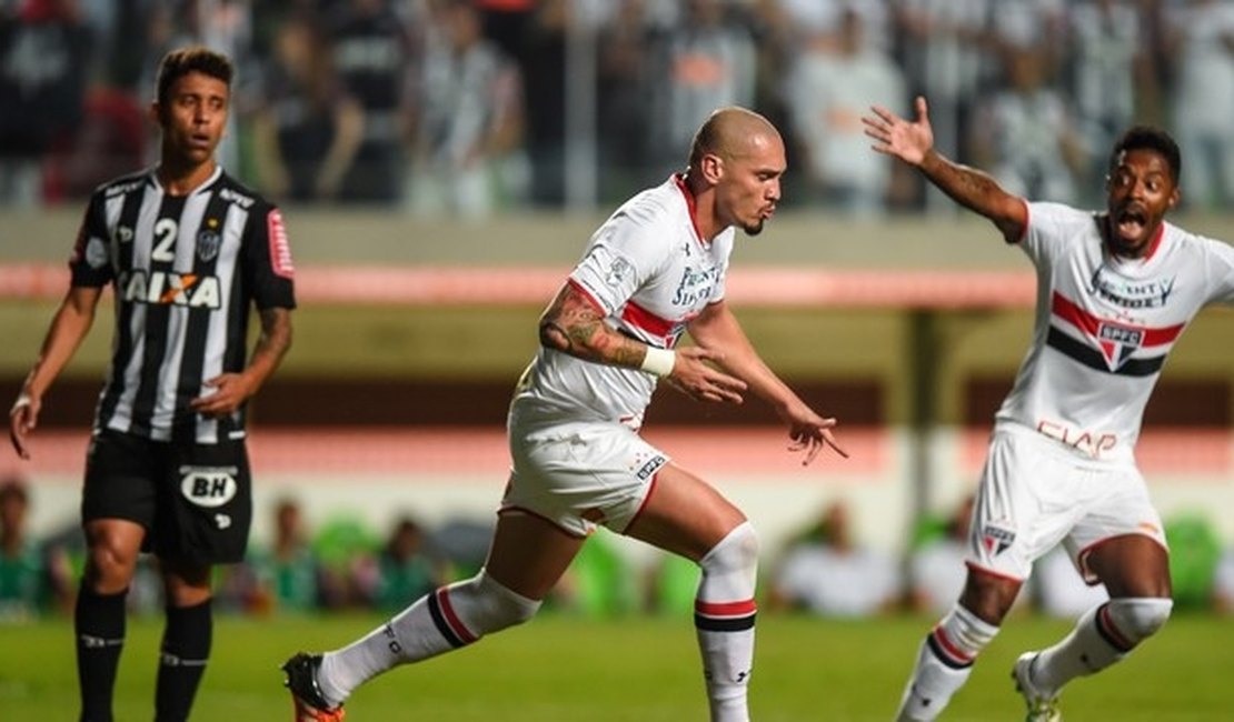 São Paulo faz gol no Horto, desclassifica Atlético MG e avança à semifinal da Libertadores