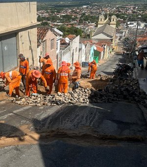 Prefeitura de Palmeira realiza reparos em ruas afetadas por fortes chuvas que atingiram a cidade
