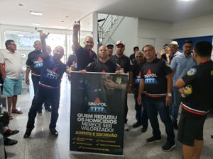 Sindpol realiza vigília pela proposta do Governo do Estado nesta quinta (13)