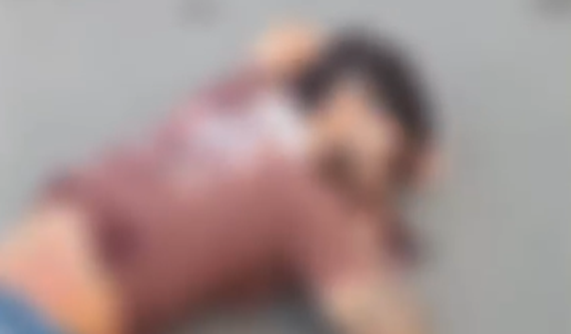 Homem é morto a tiros após sair de casa onde bebia com amigos em Arapiraca