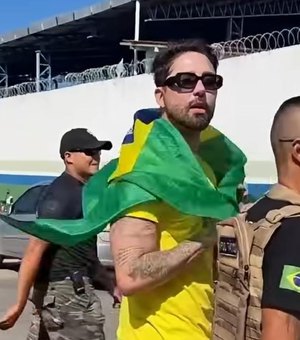 Rico Melquiades vota com bandeira do Brasil: “Não quero ter que ir morar em Paraguay”