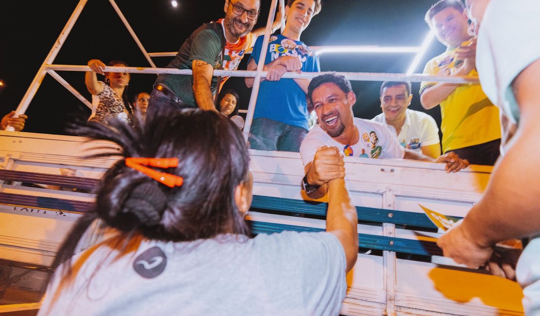Ao lado de JHC, Rodrigo percorre conjuntos habitacionais de Maceió e anuncia melhorias na educação e na saúde