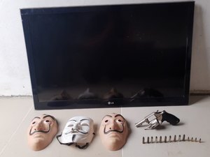 Homem é preso suspeito de assaltar com máscaras de 'La Casa de Papel' e 'V de Vingança'
