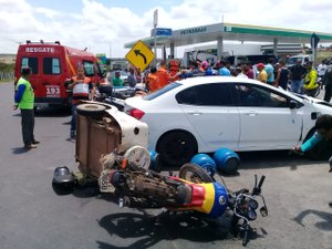 Colisão entre carro e motocicleta deixa um ferido em Arapiraca