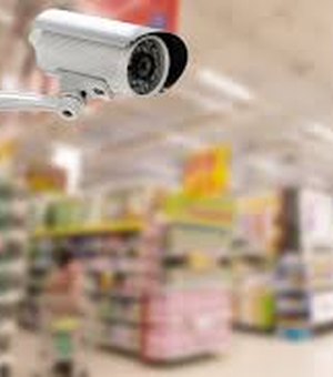 Criminosos roubam cerca de R$ 10 mil de supermercado em Arapiraca 