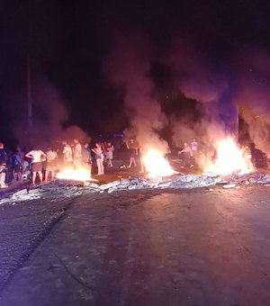 Manifestantes bloqueiam rodovia BR 416 em Colônia Leopoldina