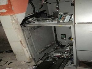 Bandidos explodem cofre de agência bancária em Paulo Jacinto
