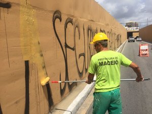 Responsáveis por pichação no viaduto do Farol foram identificados, diz Rui Palmeira