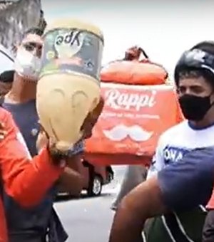 Motoboys fazem protesto contra o aumento do preço da gasolina em Maceió