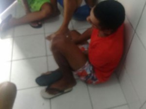 Jovem é preso com amigo sob posse de maconha em Maceió
