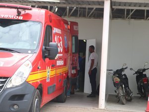 Colisão de carro e motocicleta deixa homem ferido em Penedo