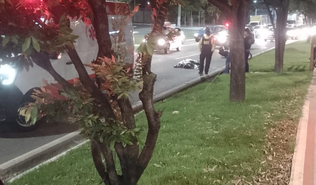 Motociclista morre após cair de veículo na Av. Durval de Góes Monteiro, em Maceió