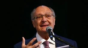 Alckmin confirma que mudanças no tarifaço de Trump prejudicaram café brasileiro: “Manteve 40%”