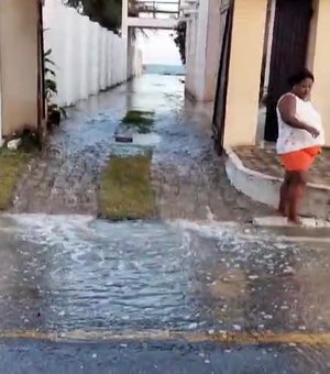 [Vídeo] Moradores da Barra Nova voltam a sofrer com avanço da maré