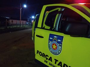 Dupla se esconde em matagal mas é presa com revólveres e drogas no Benedito Bentes