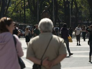 População brasileira deve chegar a 233,2 milhões em 2047, diz IBGE