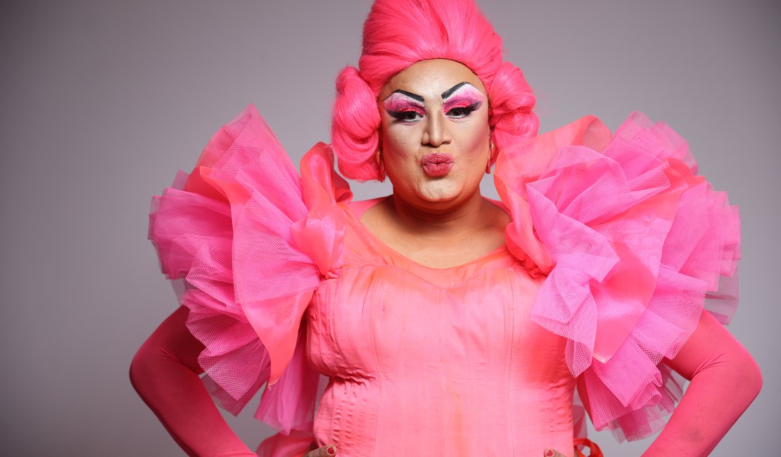 Paty Maionese celebra 24 anos de carreira no Dia da Drag Queen