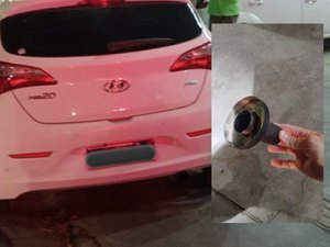 Agentes do DMTT abordam veículo com descarga alterada na Ponta Verde