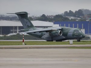 Quinta aeronave da FAB parte de Israel com 215 brasileiros