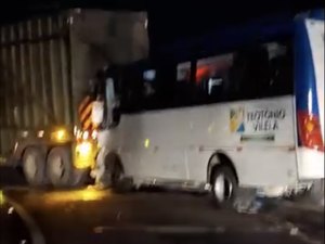 Motorista morre e estudantes ficam feridos em acidente com ônibus de Teotônio
