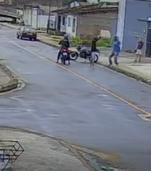 Motocicleta é roubada em plena luz do dia no bairro do Village, em Maceió