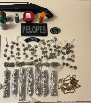 Polícia Militar apreende armas e drogas e prende homem com mandado em aberto no interior