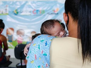 Crianças com até dois anos começam a receber benefício do Cartão Cria