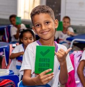 Universitários capacitados pelo Detran levam educação para o trânsito a alunos no Benedito Bentes