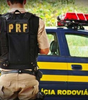 PRF prende trio suspeito de assaltos e recupera veículos roubados em Alagoas