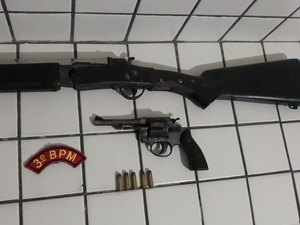 Taxista e passageiro são pegos com armas de fogo na AL 110