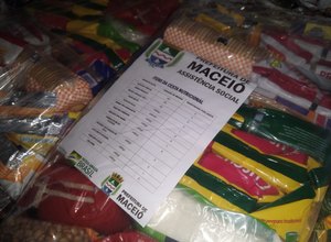 Entidades socioassistenciais entregam cestas nutricionais a usuários