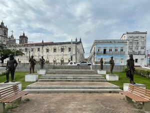 Personalidades históricas de Penedo ganham monumentos em praça pública