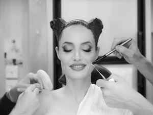 Disney mostra o processo de transformação de Angelina Jolie em Malévola!