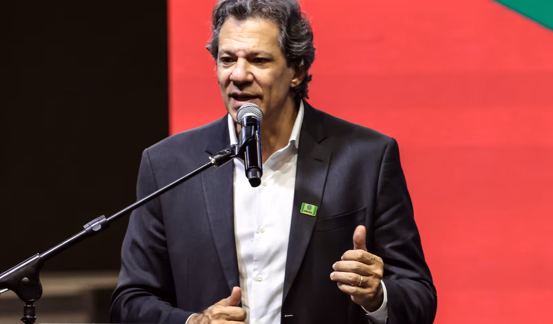 Haddad acreditava que taxa das blusinhas era boa para proteger varejista nacional, diz Lula