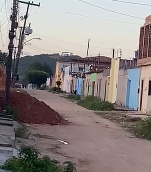 Moradores cobram calçamento de rua no bairro Bom Sucesso, em Arapiraca