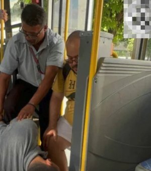 Jovem desmaia em ônibus lotado e é socorrido pelo Samu dentro do coletivo na Av. Fernandes Lima