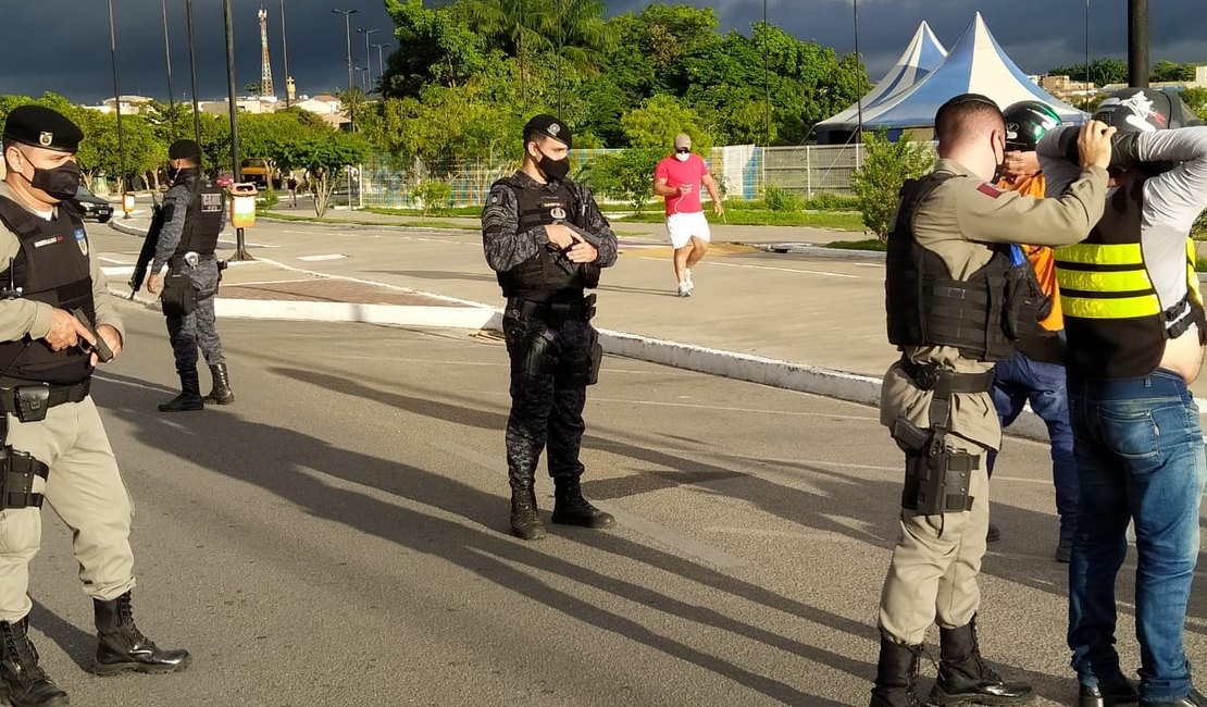 Ação de trânsito resulta em veículos notificados e apreendidos em Arapiraca