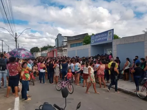Cadastro de auxílio municipal gera aglomeração em Campo Alegre