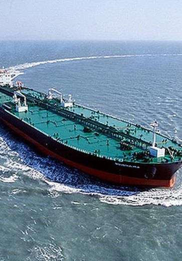 Navios da Marinha chegam ao Nordeste para reforçar limpeza de óleo