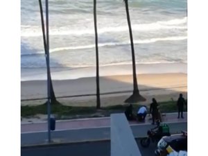 [Vídeo] Policiais prendem ciclista na orla de Cruz das Almas