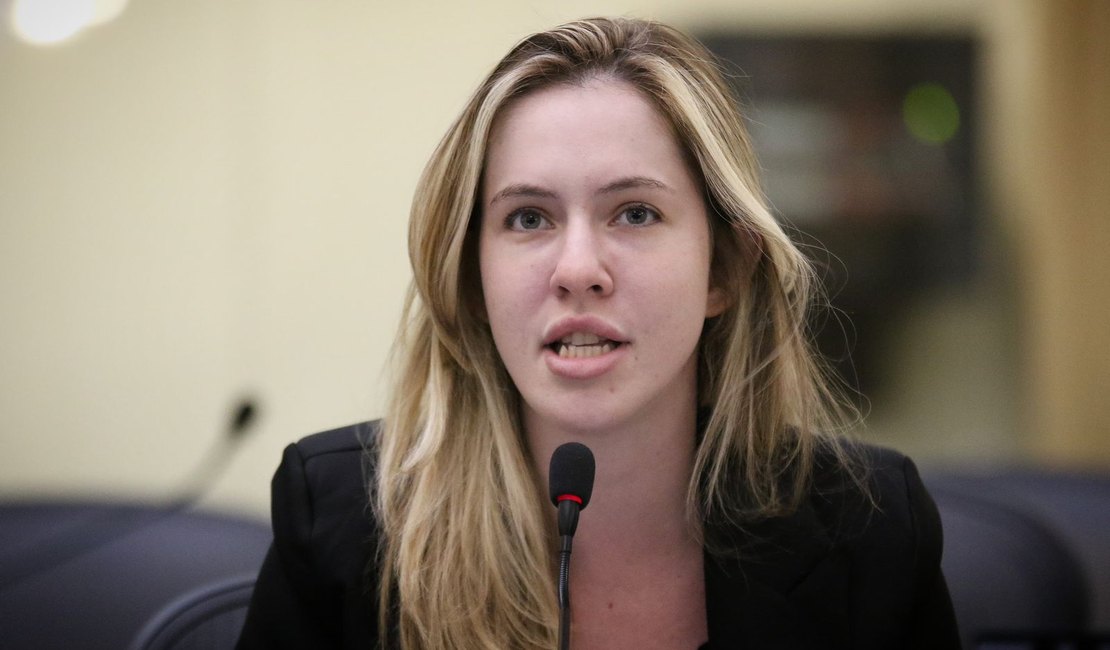 Cibele Moura repercute denúncia de pedofilia nas redes e defende projeto contra erotização infantil