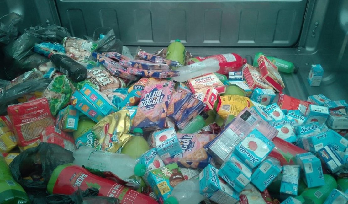 Vigilância Sanitária apreende 300 kg de alimentos estragados no bairro Levada