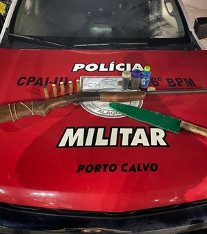 Homem é preso em Porto Calvo com espingarda e faca