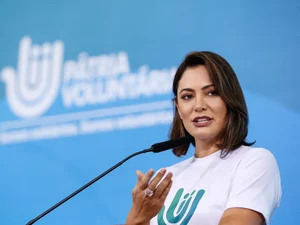 'Respeito meus enteados, mas penso diferente', diz Michelle